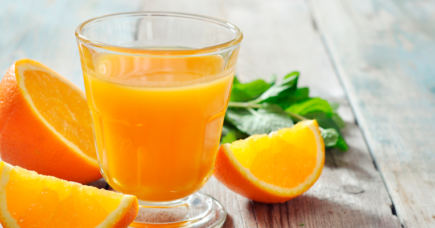 suco de laranja com agrião